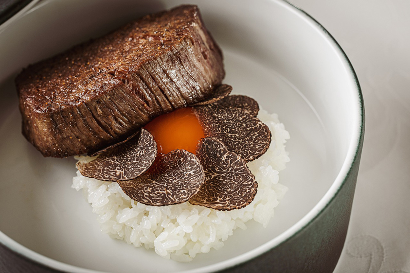 tcc炉釜炭火焼ステーキの料理