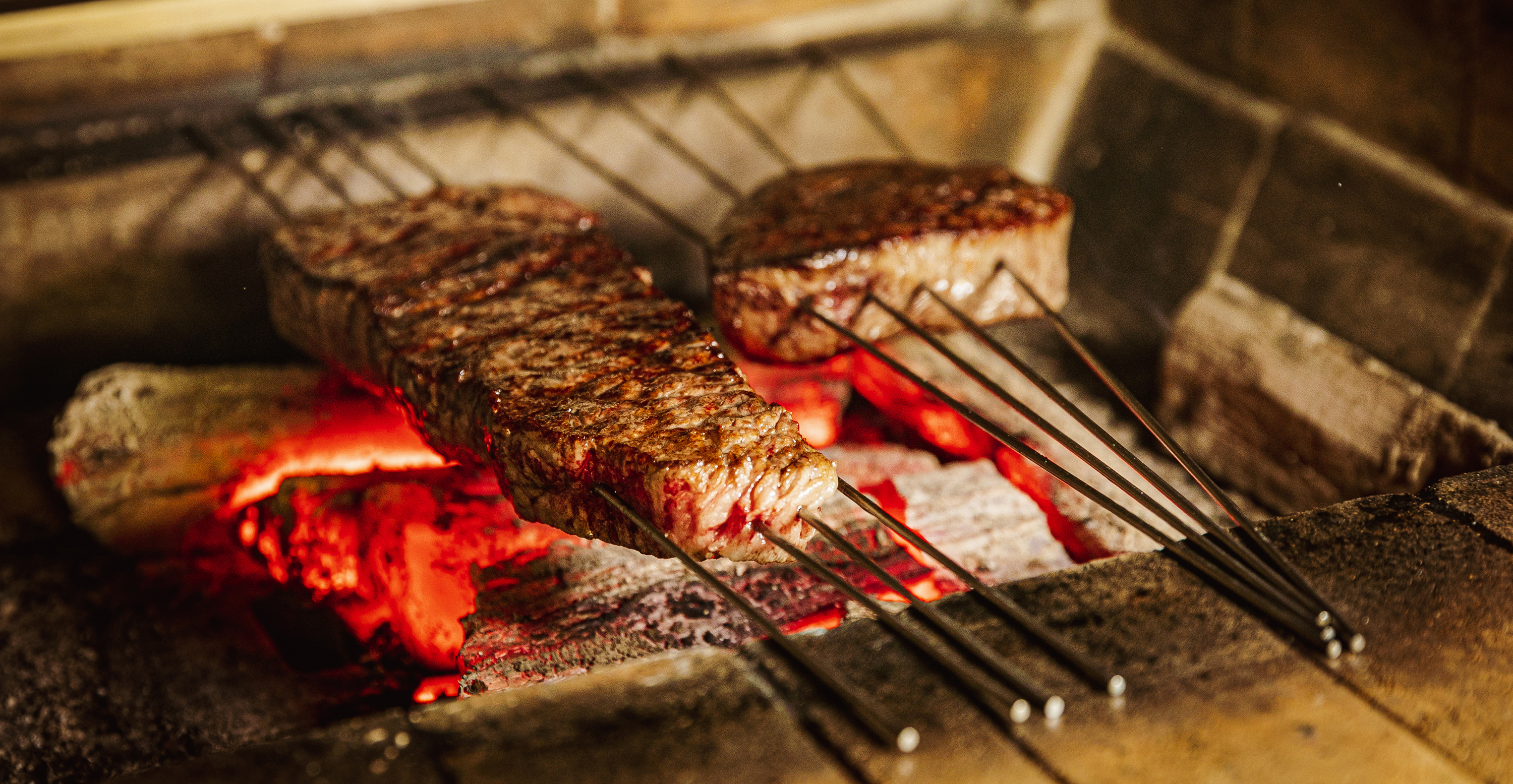 tcc炉釜炭火肉を焼く