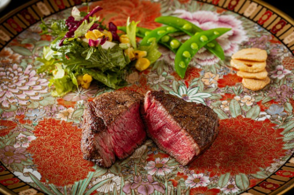 厳選黒毛和牛　炉窯炭火焼き