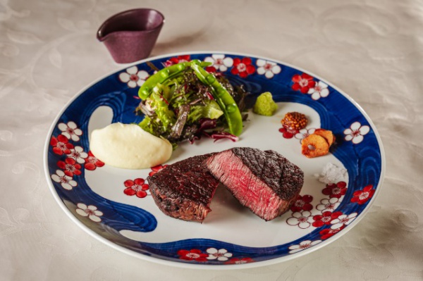 炉窯炭火焼 フレンチ肉割烹シャトーブリアン